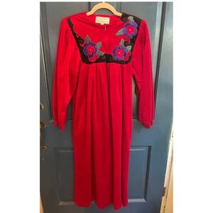 Leigh Karmitz for Periphery Robe Red Velour Floral Embroidered Lounger Petite